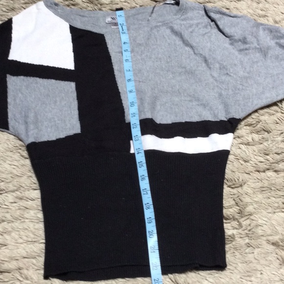 💋 4/$30 lightweight short sleeve sweater - Picture 4 of 5